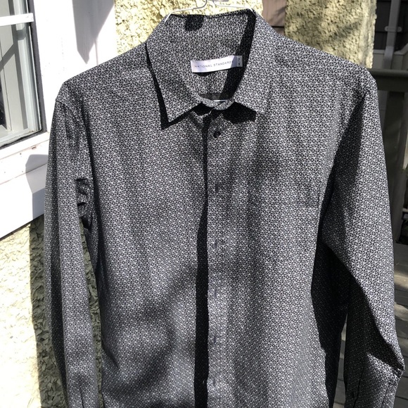 Black graphic design shirt - Picture 1 of 3